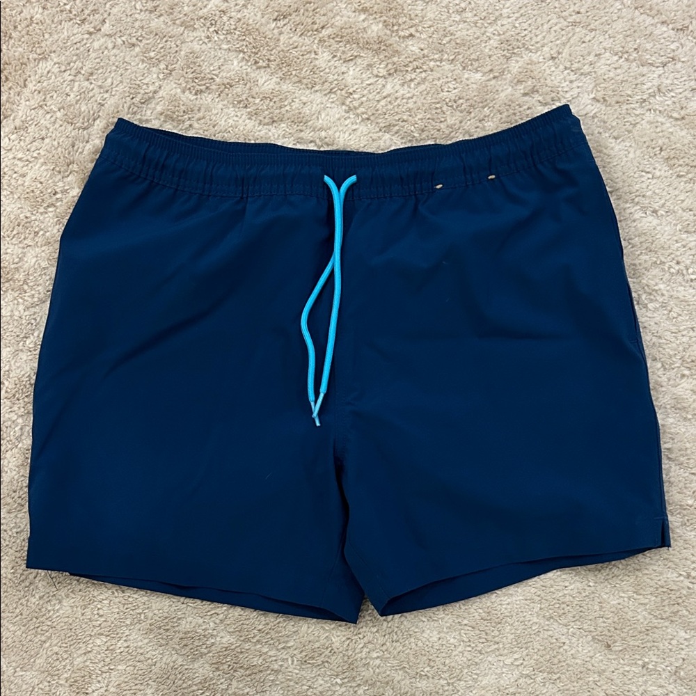 Chubbies bathing suit with rooster. Blue/Mens small. EEEUC. Liner intact.